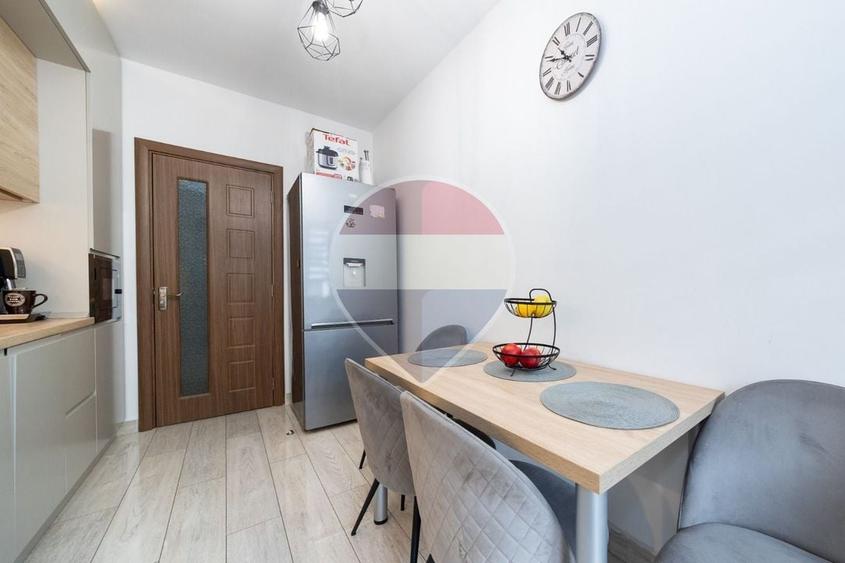 Apartament cu 2 camere decomandat în Tractorul