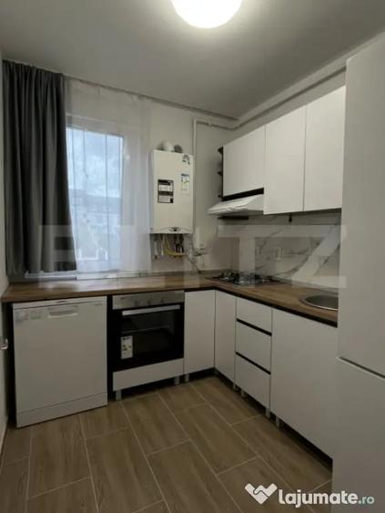 Apartament cu 3 camere semidecomandat, mobilat în Florești
