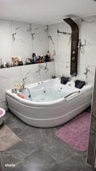 Apartament cu 4 camere decomandat în Central