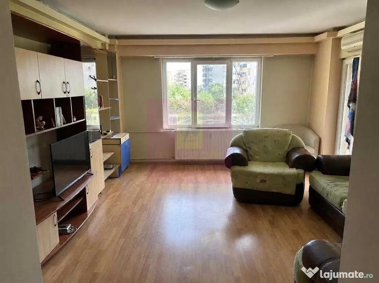 Apartament cu 3 camere decomandat în Octavian Goga