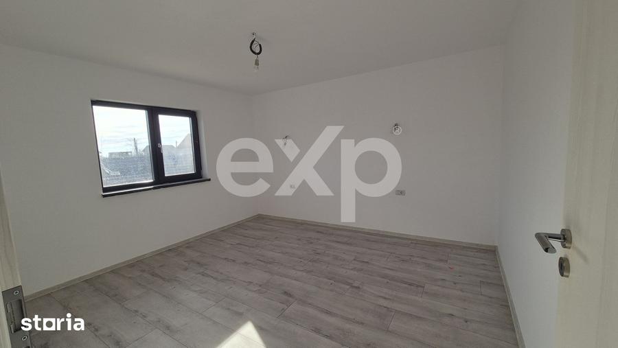 Casă cu 4 camere cu Teren 400 Mp în Bradu