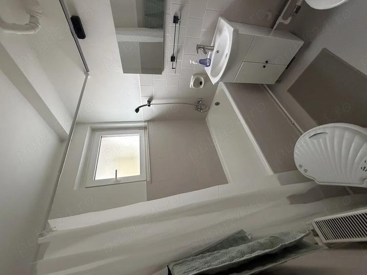 Apartament cu 3 camere semidecomandat în Central
