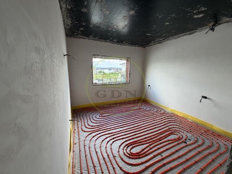 Casă individuală cu 5 camere cu Canalizare în Preajba