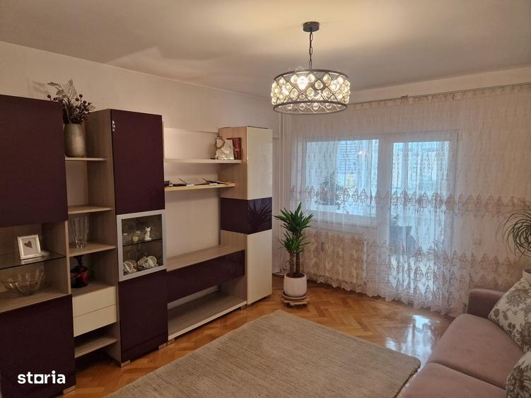 Apartament cu 3 camere decomandat în Central