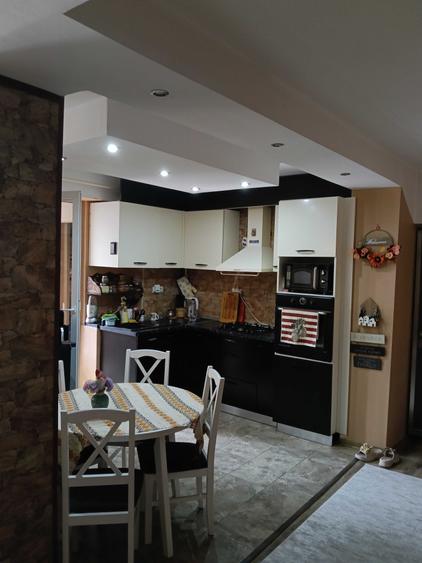 Apartament cu 4 camere decomandat în Central
