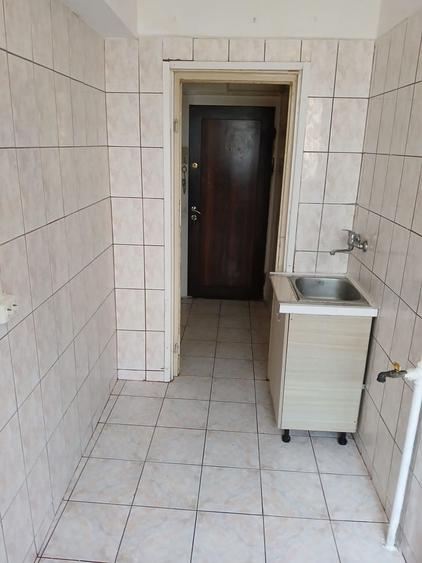 Apartament cu 3 camere semidecomandat în Kogălniceanu