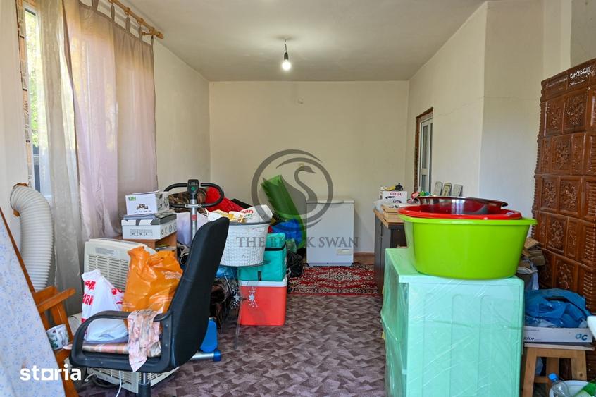 Casă cu 7 camere cu Teren 432 Mp în Vest