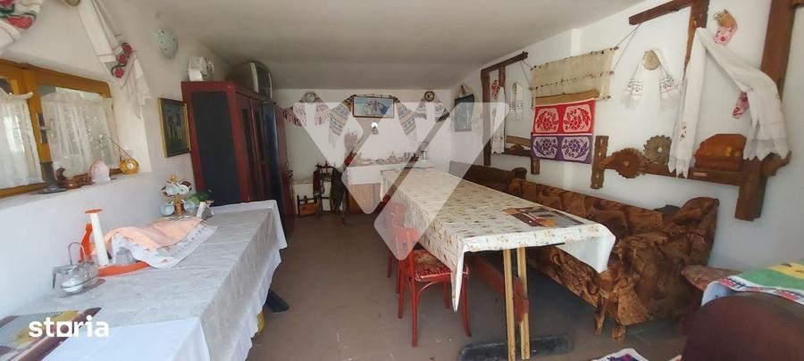 Casă cu 6 camere cu Teren 2109 Mp în Slimnic