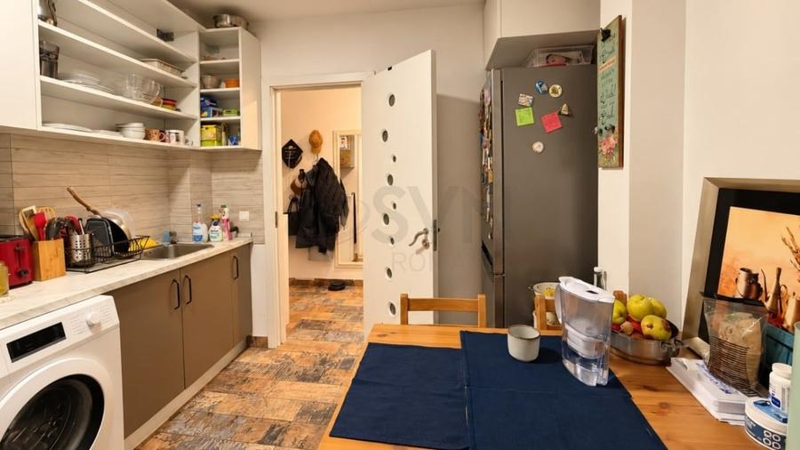 Apartament cu 3 camere semidecomandat, mobilat în Ștefan cel Mare