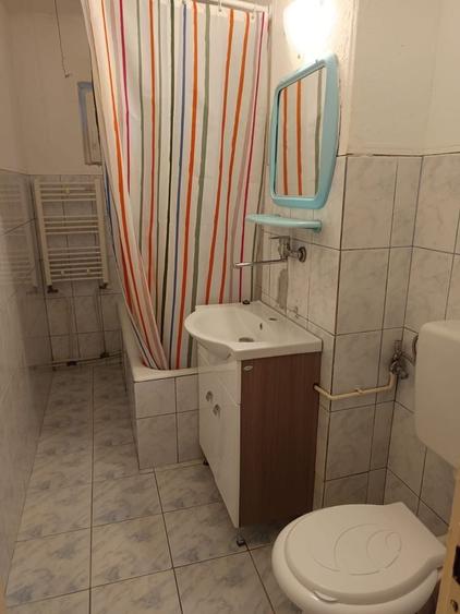 Inchiriez apartament 2 camere la parter zona garii marghita - 2