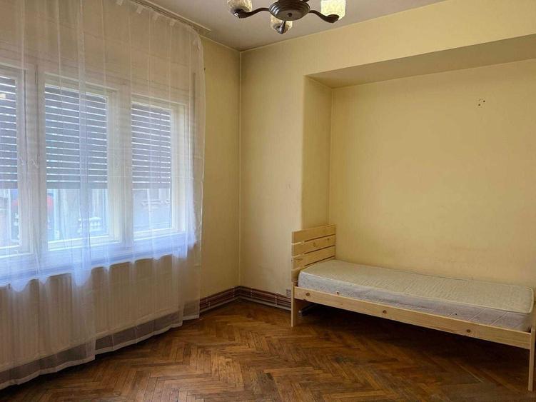 Garsonieră decomandată în Lahovari