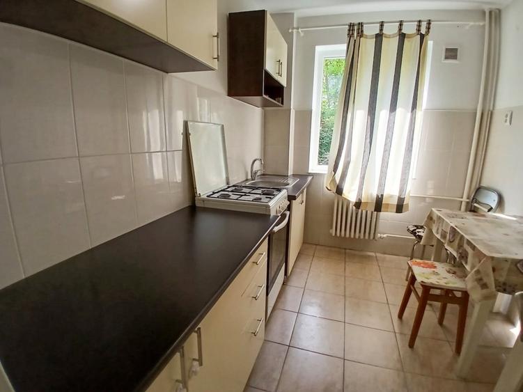 Apartament cu 2 camere semidecomandat, mobilat în Tătărași