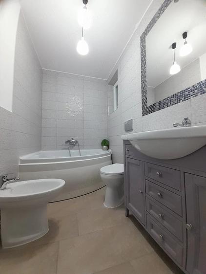 Proprietar vand apartament 4 camere - 8