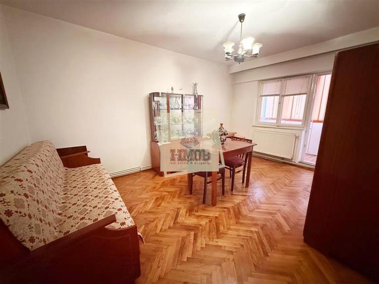 Apartament cu 4 camere decomandat, mobilat în Vasile Aaron
