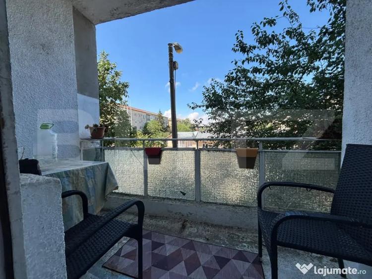 Apartament cu 3 camere semidecomandat în Rogerius
