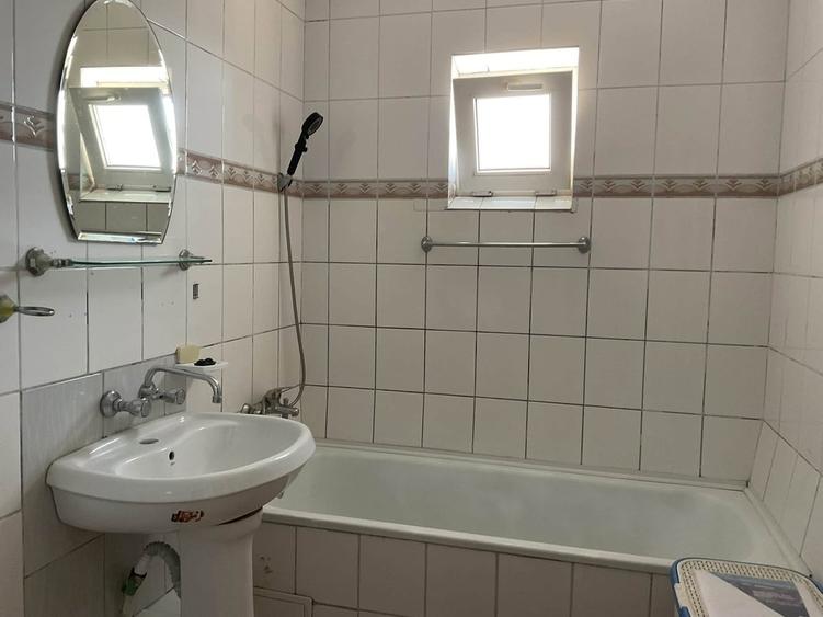 Apartament semidecomandat în Rahova