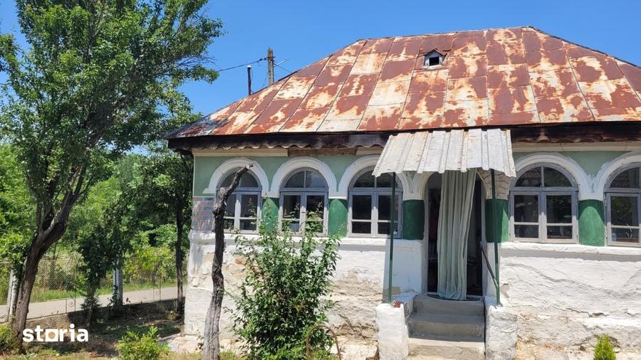 Teren de 1900 mp, în Fârtățești