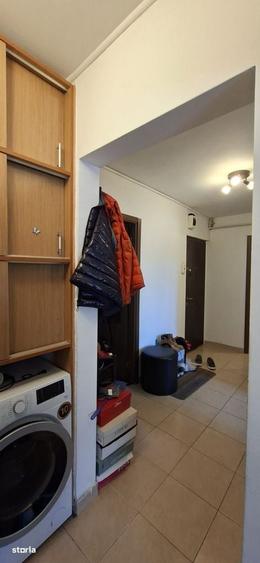 Apartament cu 3 camere decomandat în Est
