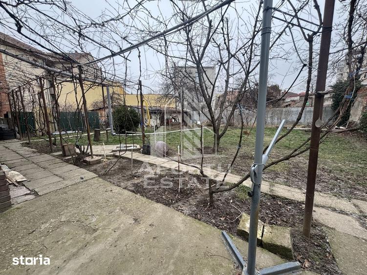 Casă cu 3 camere cu Teren 647 Mp în Girocului
