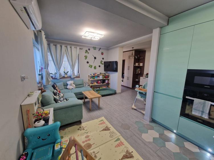 Duplex cu 5 camere cu Canalizare în Dezmir