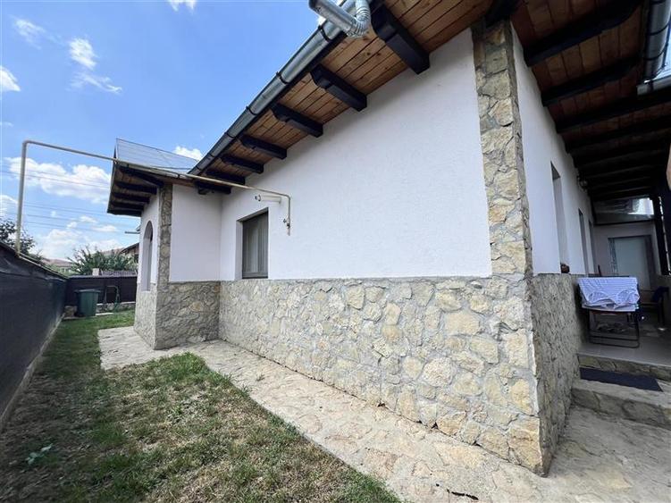 Casă individuală cu 3 camere cu Canalizare în Lunca Cetățuii