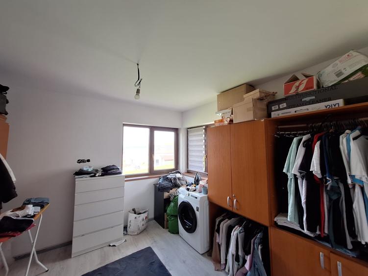 Duplex cu 5 camere cu Canalizare în Dezmir