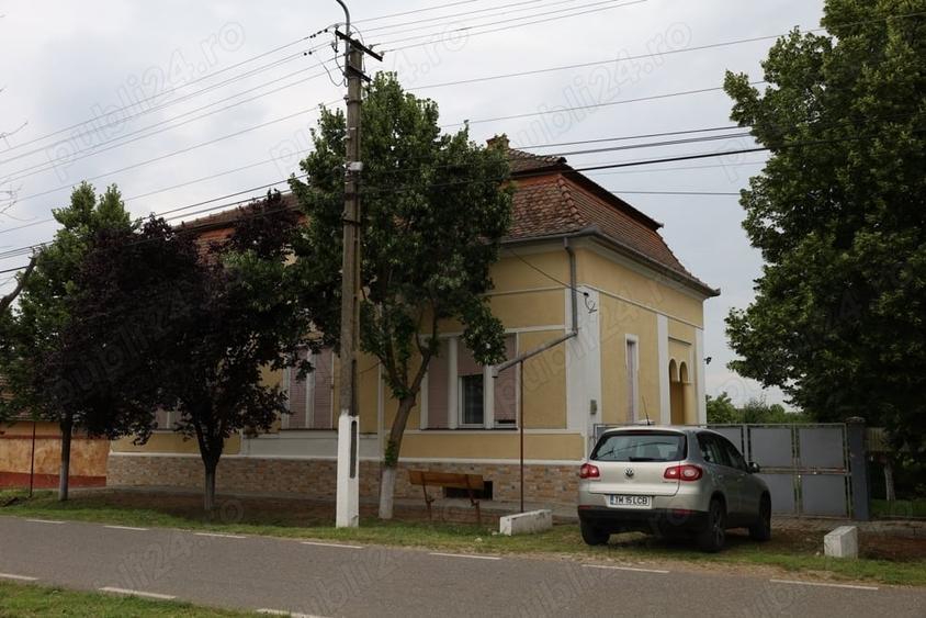 Casă cu 5 camere cu Teren 2900 Mp în Comloșu Mare