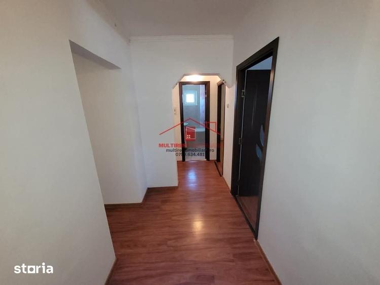 Apartament cu 3 camere decomandat în Piața Nouă