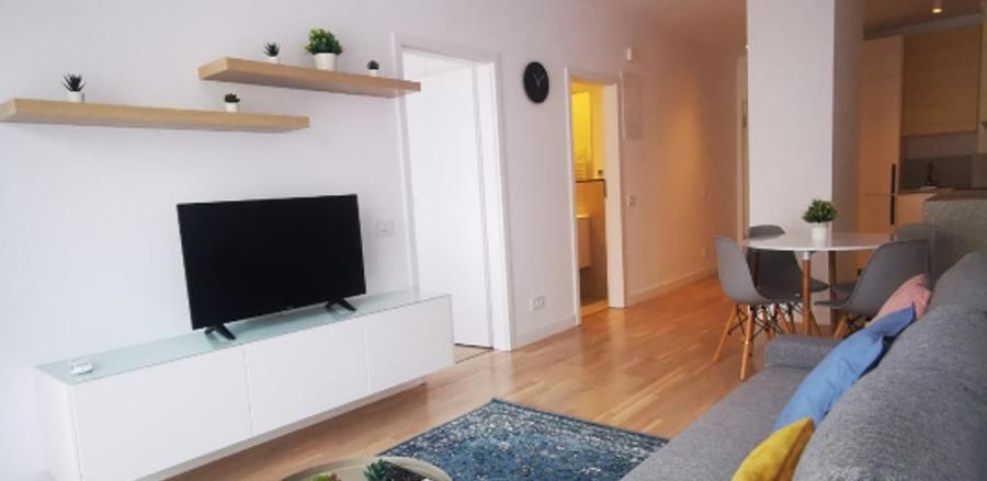 Apartament cu 2 camere decomandat, mobilat în Jiului