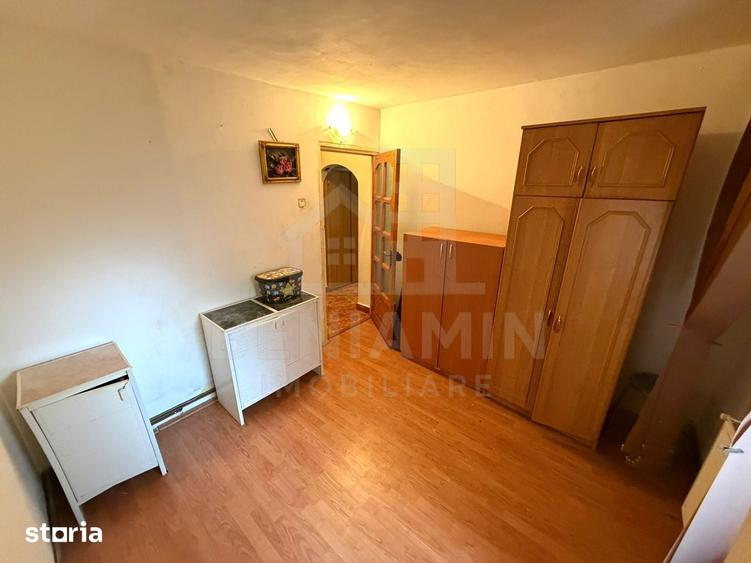 Apartament cu 3 camere semidecomandat în Craiovița Nouă