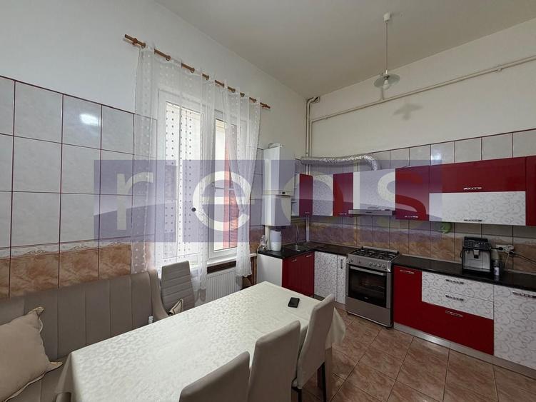 Apartament cu 5 camere, mobilat în Calea Victoriei