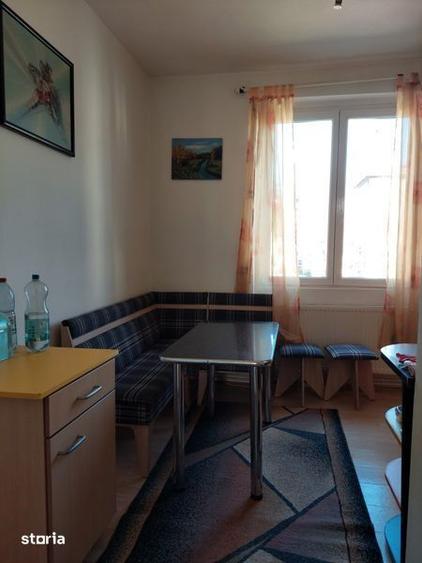 Apartament cu 3 camere semidecomandat în Central