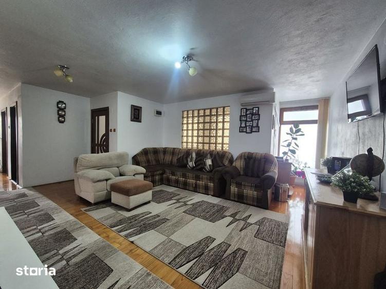 Casă cu 6 camere cu Teren 300 Mp în Central