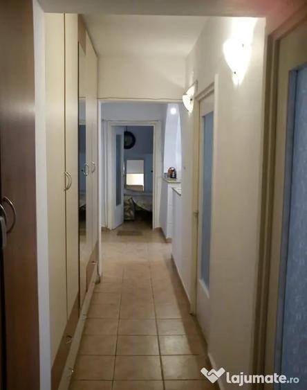 Apartament cu 3 camere decomandat în Răcădău
