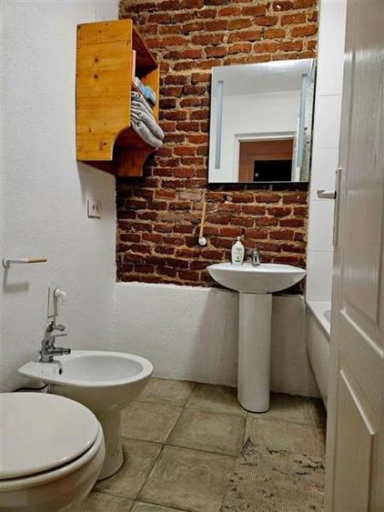 Apartament cu 2 camere semidecomandat, mobilat în Central