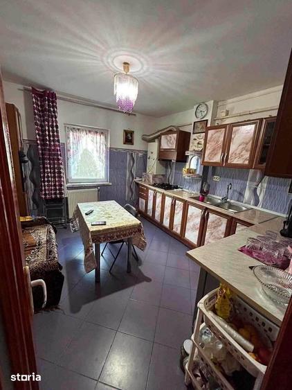 De vanzare apartament cu 3 camere, 3 balcoane, etajul 3 - 6