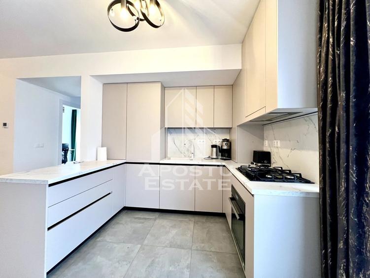 Apartament cu 3 camere semidecomandat, mobilat în Lipovei