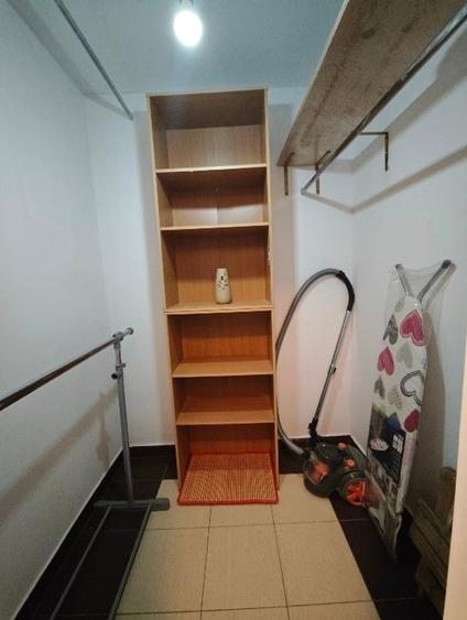 Apartament cu 3 camere decomandat, mobilat în P-ța Victoriei