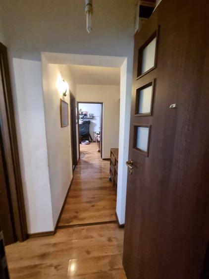 Apartament cu 3 camere decomandat în Drumul Taberei