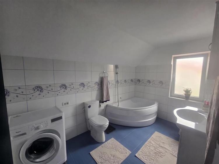 Casă individuală cu 4 camere cu Garaj în Moara Nica