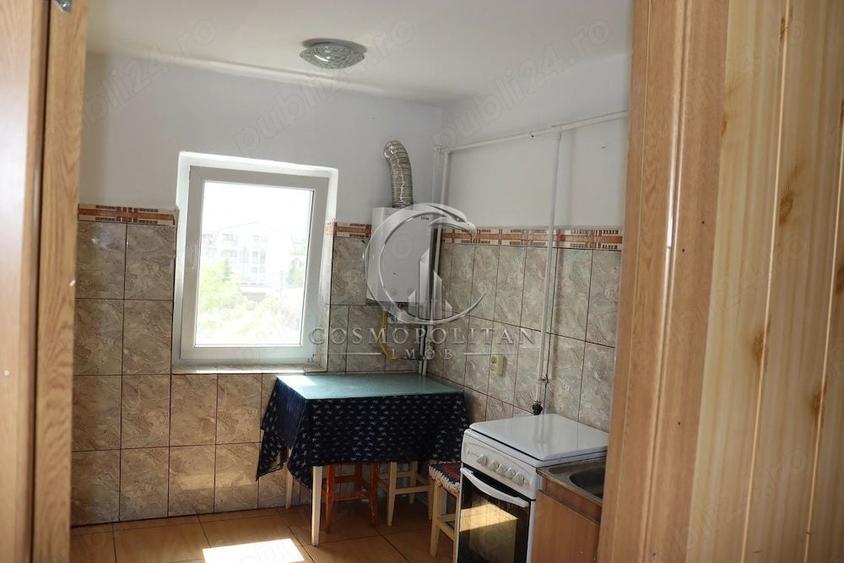 Apartament cu 3 camere semidecomandat în Dorobanți 1