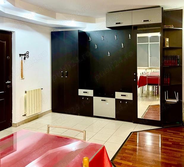Apartament cu 5 camere decomandat în Central