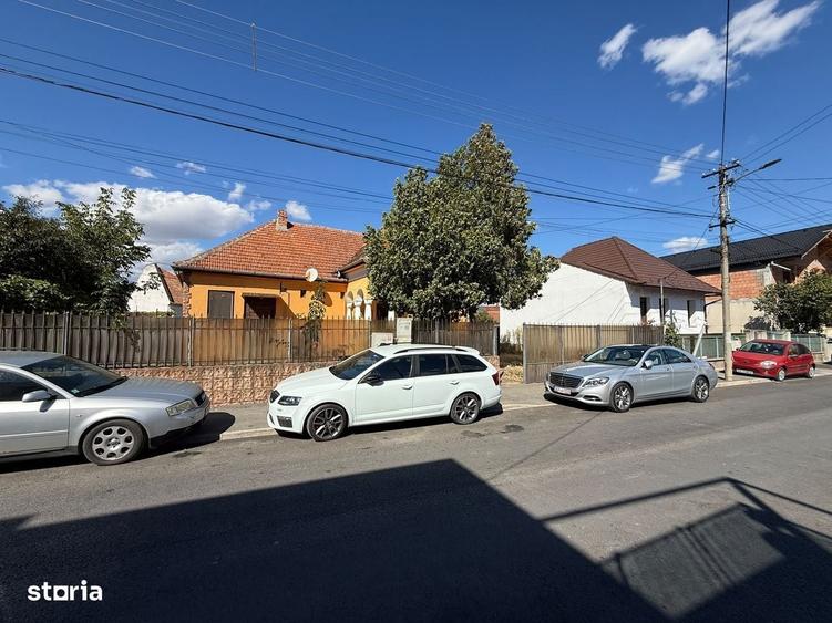 Casă cu 4 camere în Reșița