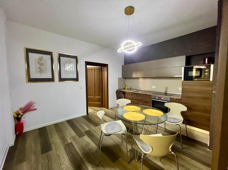 Apartament cu 3 camere decomandat, mobilat în Lipovei