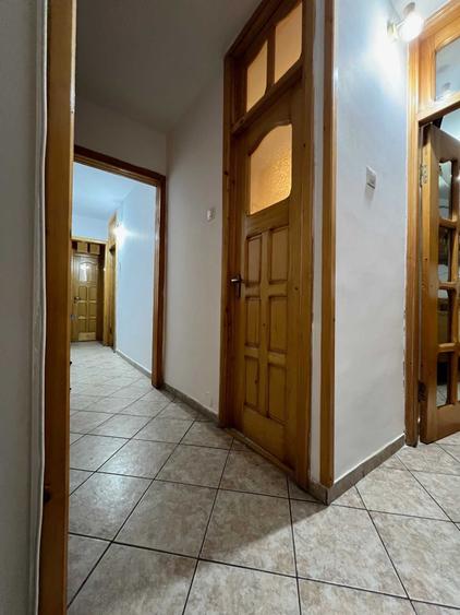 Apartament cu 3 camere decomandat în Eremia