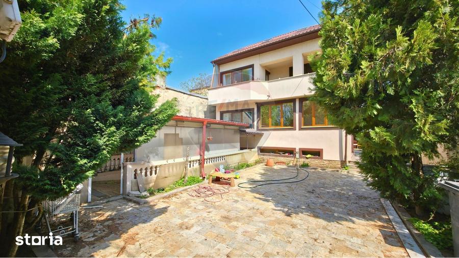 Casă cu 7 camere cu Teren 350 Mp în Giulești