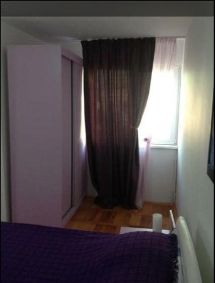 Casă cu 8 camere cu Teren 240 Mp în Universitate