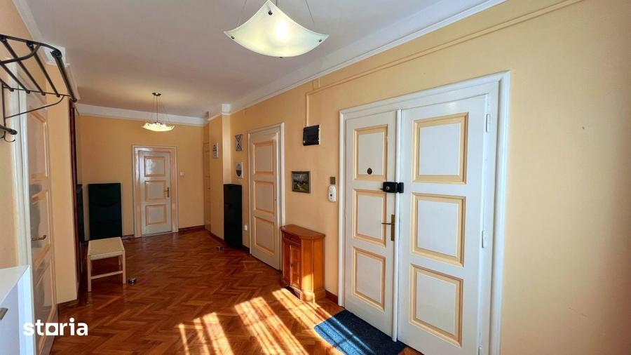 Apartament cu 3 camere decomandat, mobilat în Central