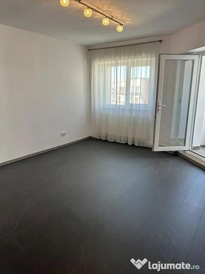 Apartament cu 3 camere decomandat în Faleză