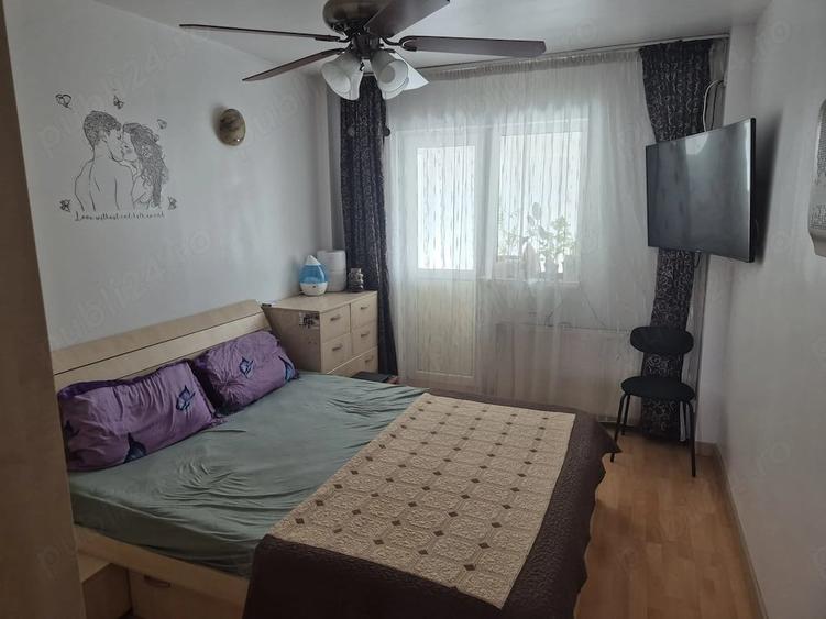 Apartament cu 3 camere semidecomandat în Colentina
